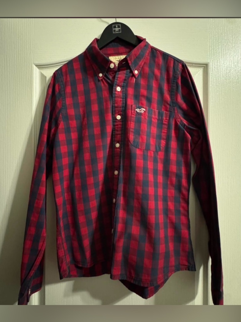 Hollister Men's Red and Navy Plaid Button-Down Shirt